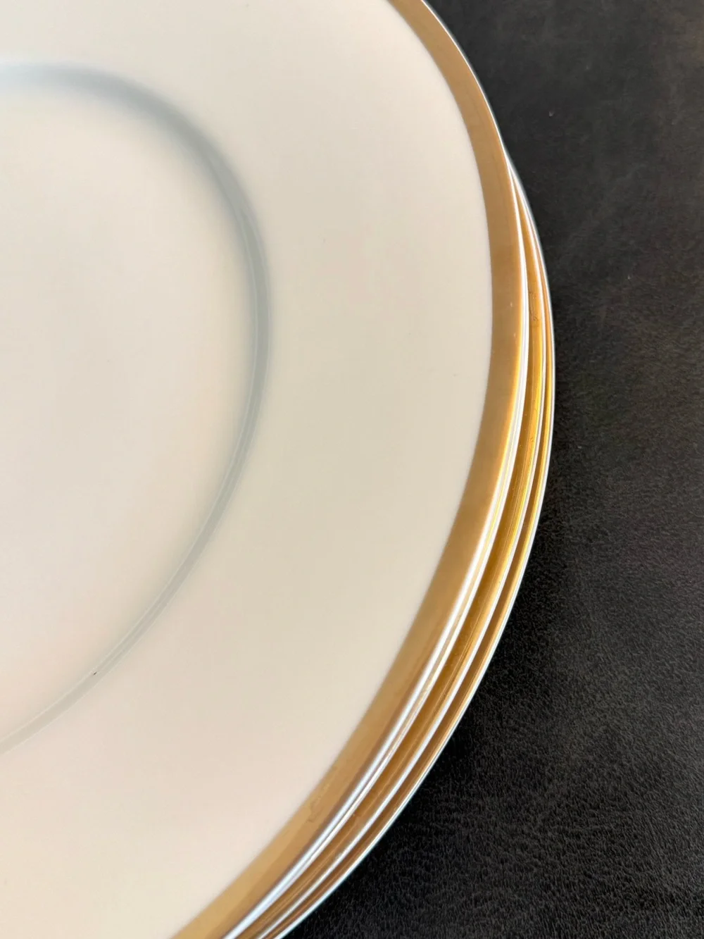 Discontinued Crate and Barrel Classic White Porcelain Plate w/ Gold Rim Set of 4